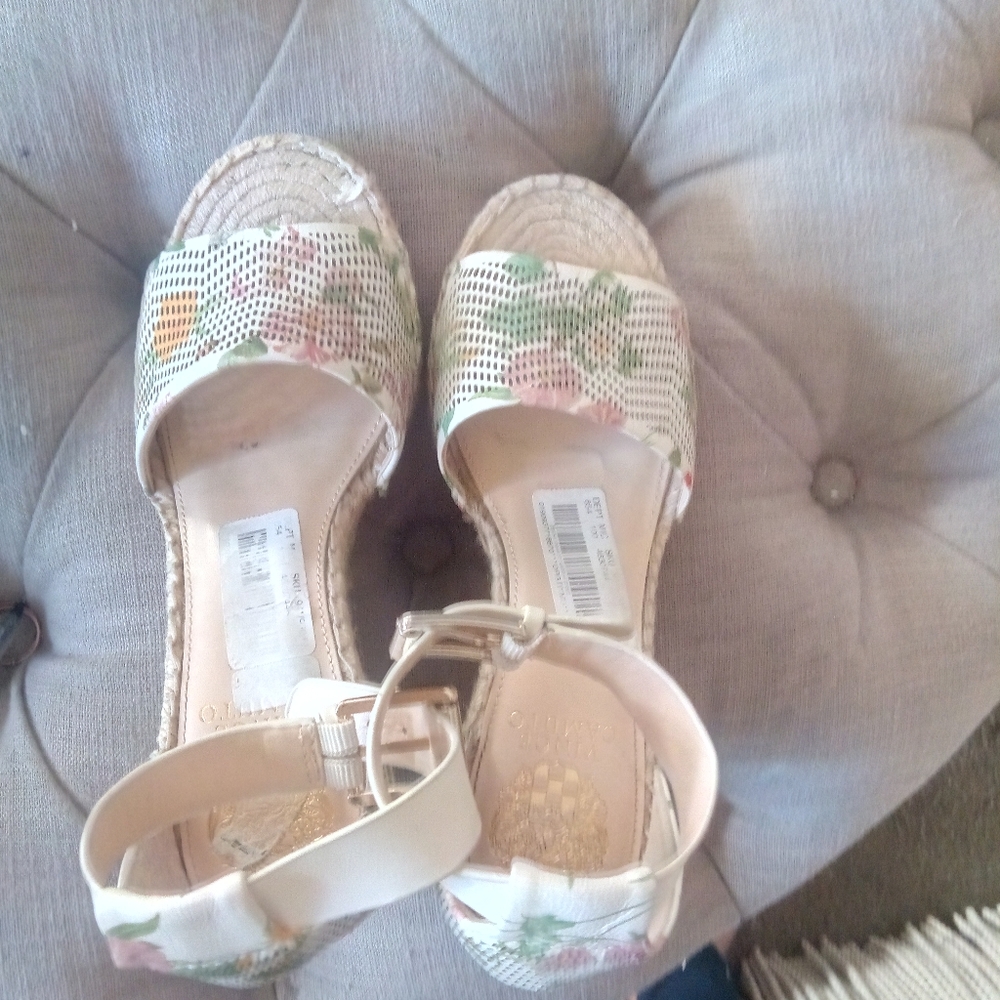 Woman Shoes - Picture 4 of 13